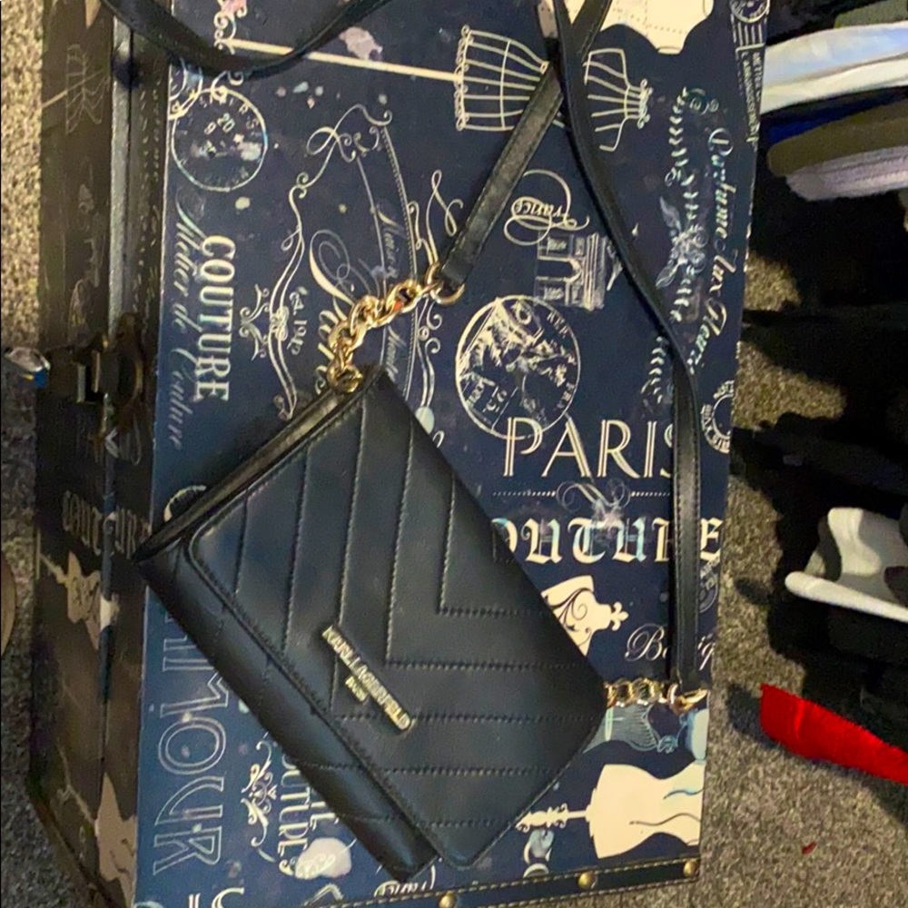 Karl lagerfeld pairs Black Leather purse